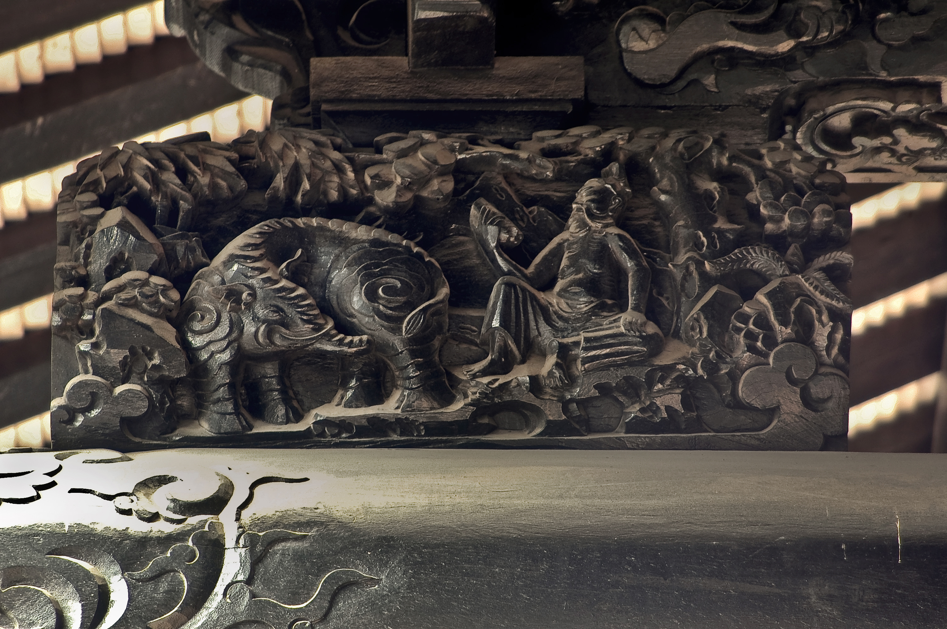 寻城记·广州陈家祠的那些事儿（二）——木雕花卉 凝固在梁枋间的岭南芬芳