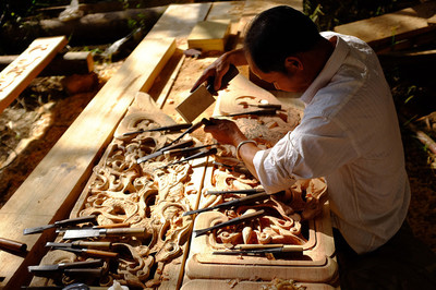 滇木雕 一木一世界，一雕一传奇